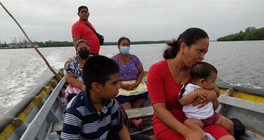 Human right abuses and the state of emergency in El Salvador. A group of women and children on a boat near Espiritu Santo Island in El Salvador.